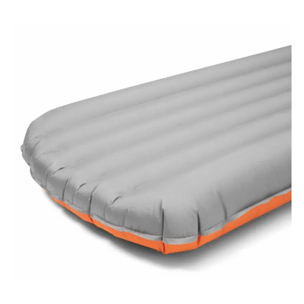 Close-up of the grey underside and rounded corner of the Rab Hypersphere 9.5 insulated inflatable sleeping mat
