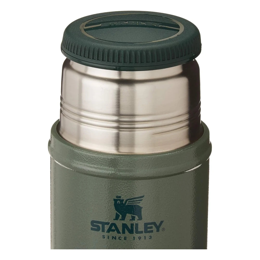 Stanley Classic Legendary Food Jar 24oz in Hammertone Green lid and stopper close-up detail on white background showing the dark green ridged plastic inner stopper sitting inside the stainless steel outer lid ring opening, with hammertone green textured body and Stanley Since 1913 winged bear logo visible below